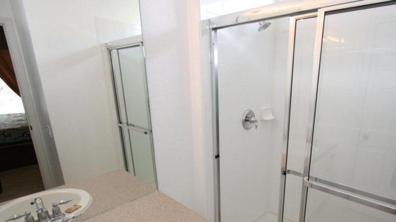 Awesome 5 Bedroom 5 Bath Pool In Windsor Hills *