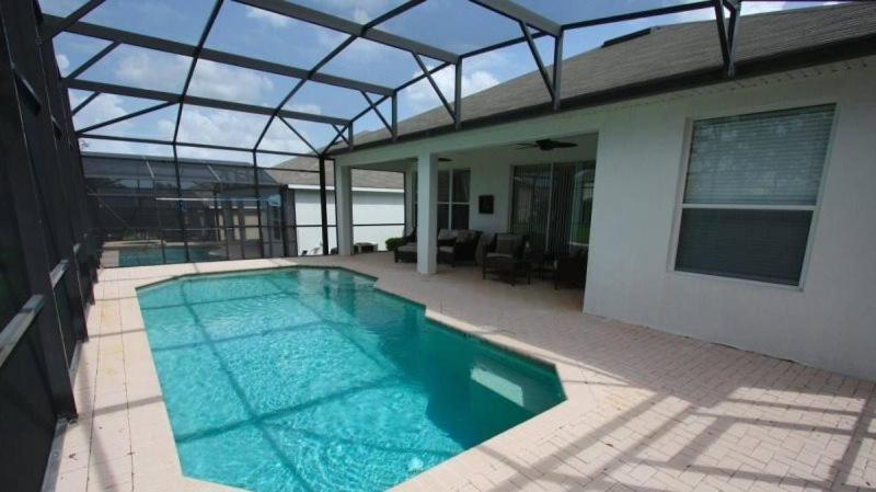 Awesome 5 Bedroom 5 Bath Pool In Windsor Hills Holiday home
