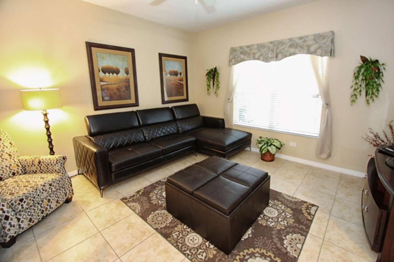 Lovely 4 Bedroom 3 Bath Town With Private Pool