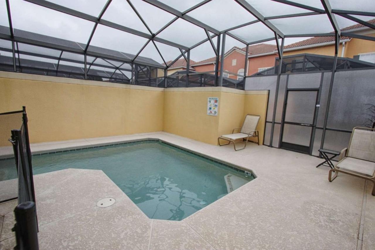 Lovely 4 Bedroom 3 Bath Town With Private Pool