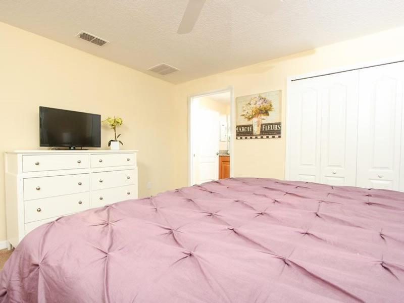 4 Bedroom 3 Bath Town With Pool In Paradise Palms *