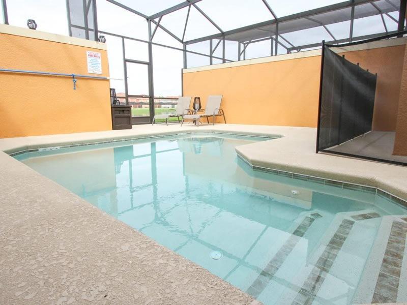 4 Bedroom 3 Bath Town With Pool In Paradise Palms Holiday home