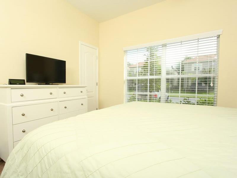4 Bedroom 3 Bath Town With Pool In Paradise Palms