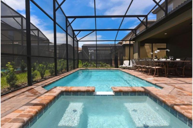 Holiday home Stunning 8 Bedroom 6 Bath Pool In Windsor At Westside *