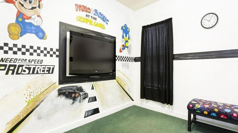 Gorgeous 4 Bedroom 2 Bath Pool Close To *