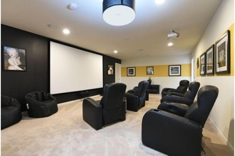 Stunning 8 Bedroom 6 Bath Pool In Windsor At Westside Holiday home *