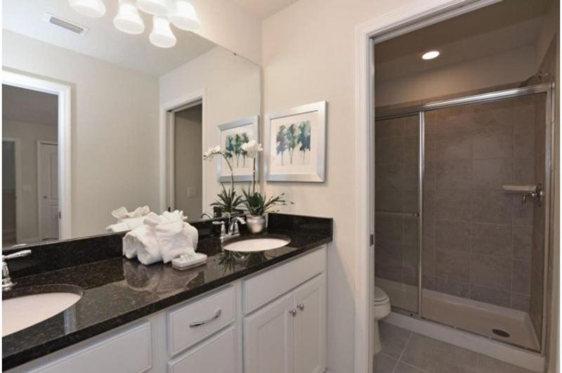 Stunning 8 Bedroom 6 Bath Pool In Windsor At Westside Holiday home Orlando