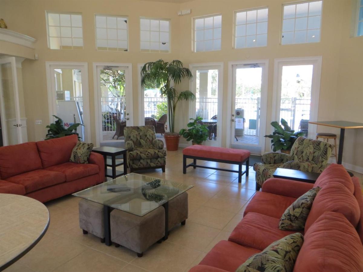 Gorgeous 4 Bedroom 2 Bath Pool Close To Holiday home