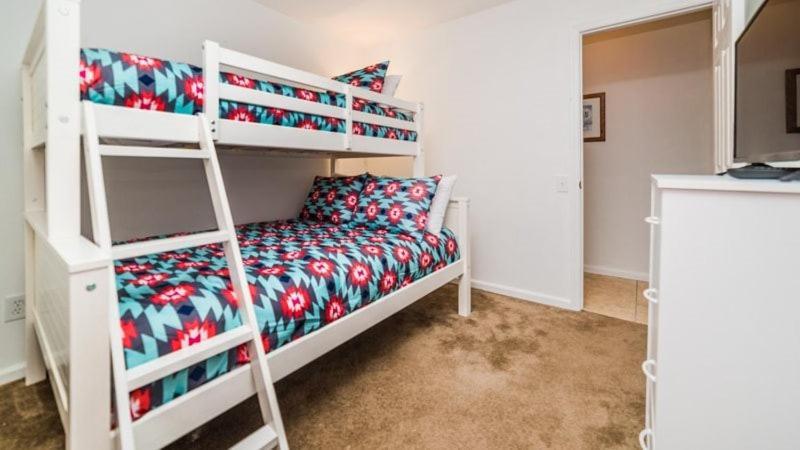 Gorgeous 4 Bedroom 2 Bath Pool Close To