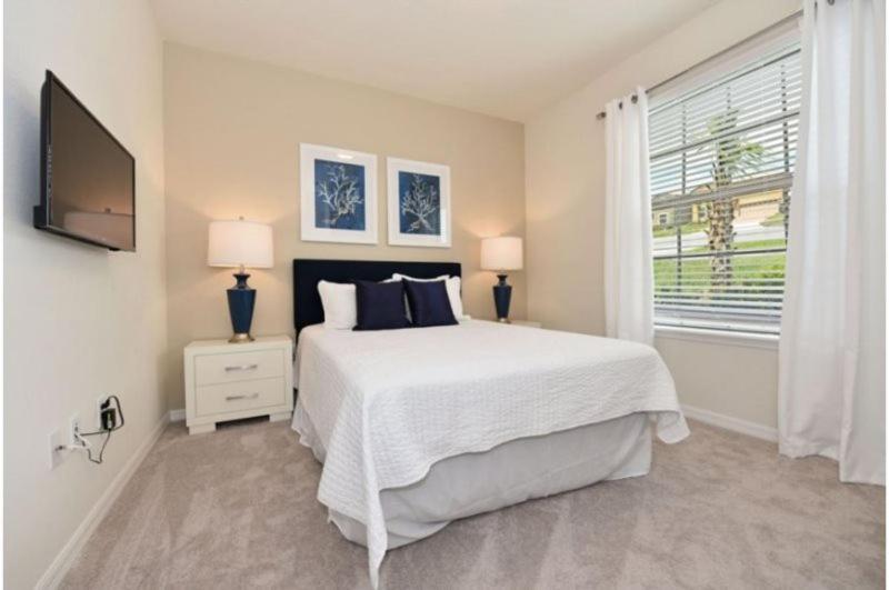 Stunning 8 Bedroom 6 Bath Pool In Windsor At Westside *