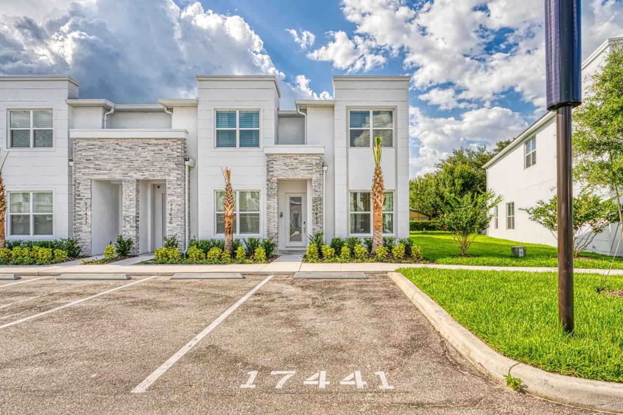 Modern With Private Pool Near Disney Holiday home Orlando