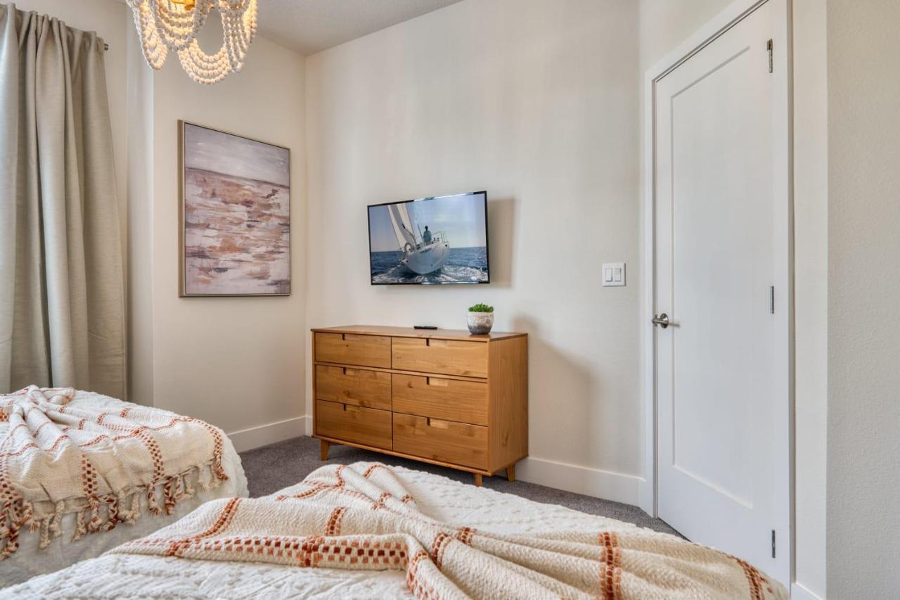 Modern With Private Pool Near Disney Orlando