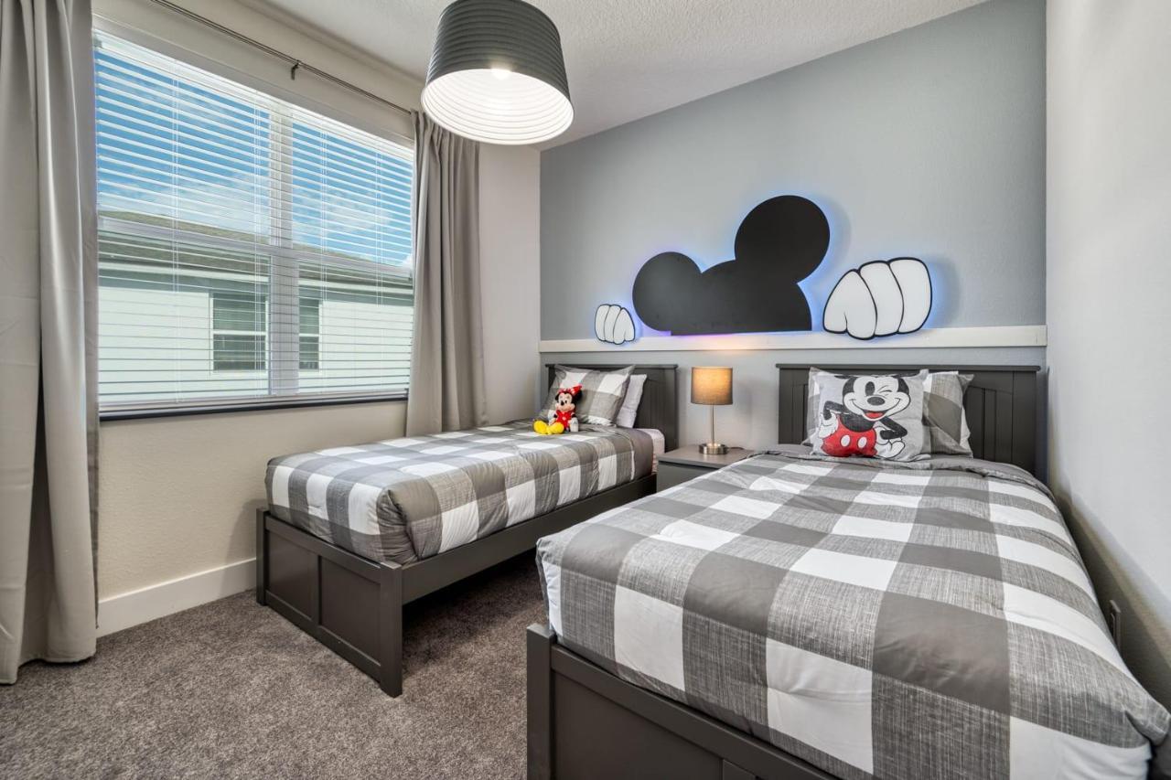 Modern With Private Pool Near Disney Holiday home Orlando