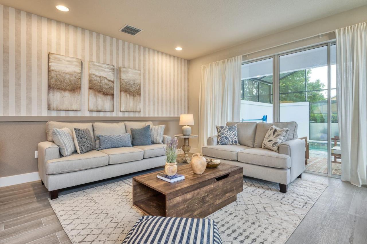 Modern With Private Pool Near Disney Holiday home Orlando