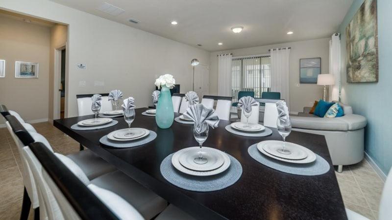 Amazing 6 Bedroom 4.5 Bath Windsor At Westside Pool Holiday home *