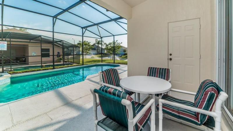 Elegant 4 Bedroom With South Facing Pool In Kissimmee Holiday home