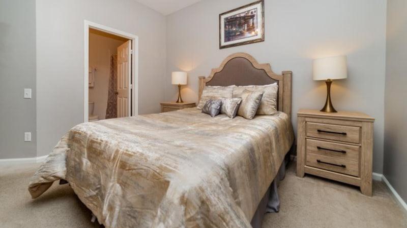 Gated 6 Bed 4 Bath With South Facing Pool