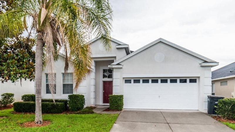 Stunning 4 Bedroom 3 Bath Pool In Windsor Palms Holiday home