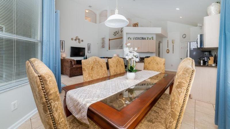 Holiday home 5 Bedroom Pool In Windsor Palms Gated *