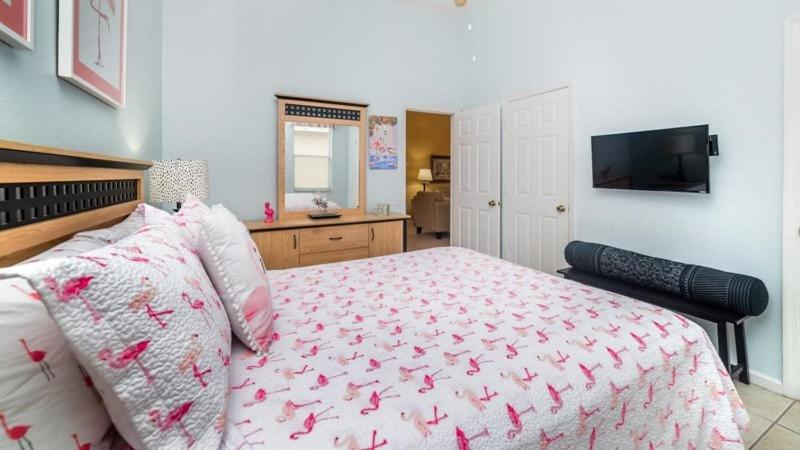 Stunning 4 Bedroom 3 Bath Pool In Windsor Palms Holiday home