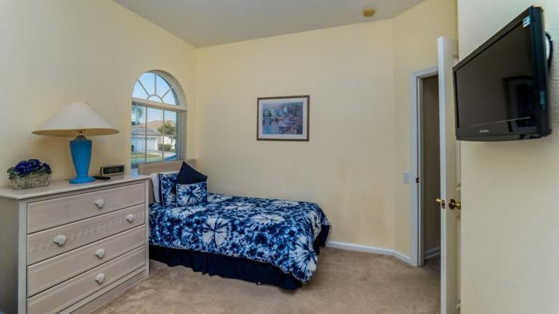 Elegant 4 Bedroom With South Facing Pool In Kissimmee