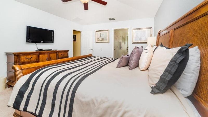 Stunning 6 Bedroom Pool In Windsor Hills *