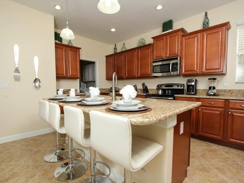 Stunning 5 Bedroom 5 Bath In Paradise Palms Holiday home Orlando