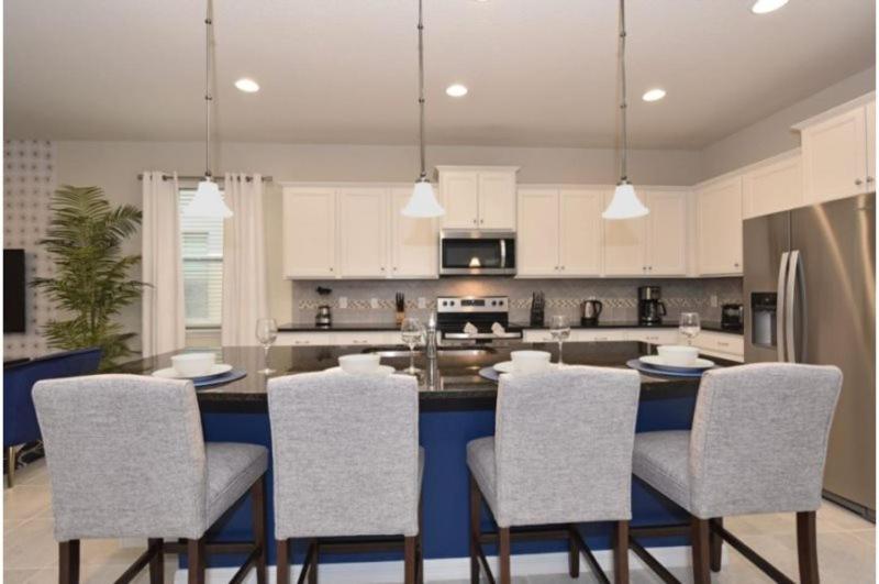 Stunning 8 Bedroom 6 Bath Pool In Windsor At Westside Holiday home Orlando