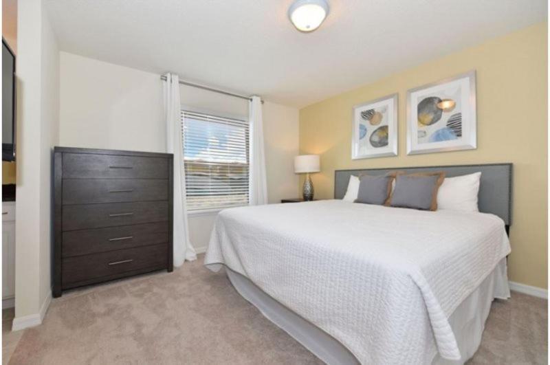 Holiday home Stunning 8 Bedroom 6 Bath Pool In Windsor At Westside Orlando