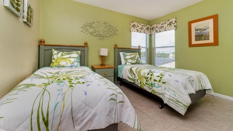 Holiday home 5 Bedroom Pool In Windsor Palms Gated