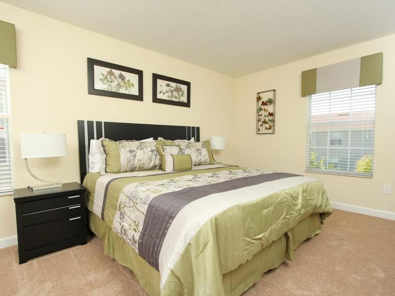 Gorgeous 6 Bed 5 Bath Pool In The Stunning Paradise Palms Holiday home *