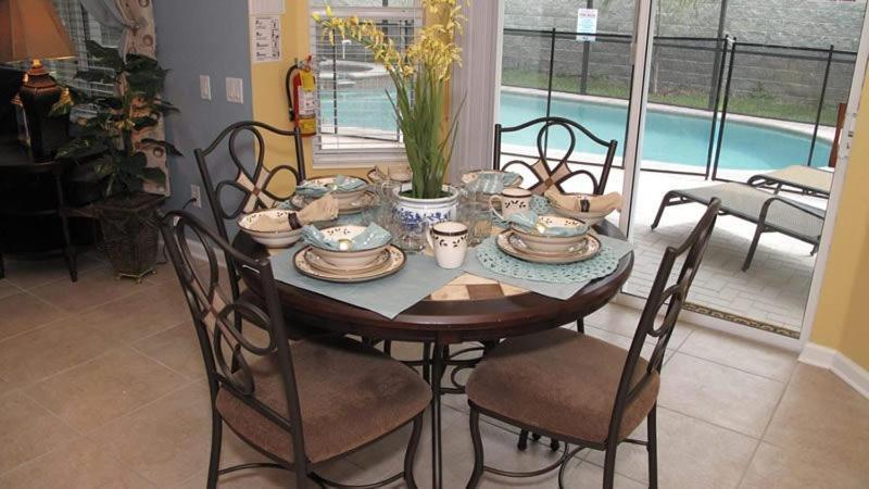 Amazing 6 Bedroom 4 Bath Pool In Kissimmee