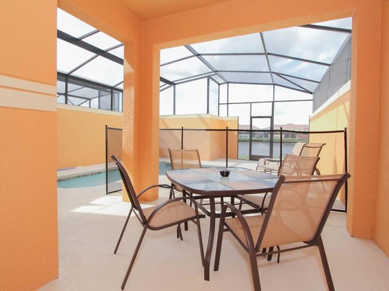 4 Bedroom 3 Bath Town In The Paradise Palms Holiday home