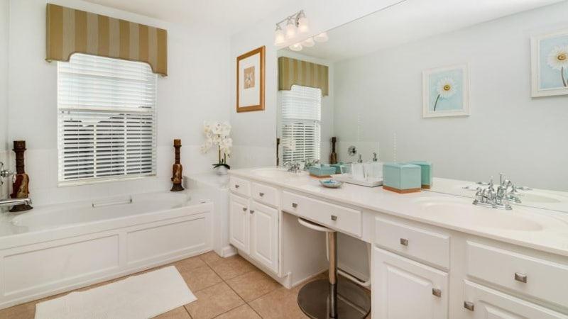 Stunning 6 Bedroom Pool In Windsor Hills Holiday home