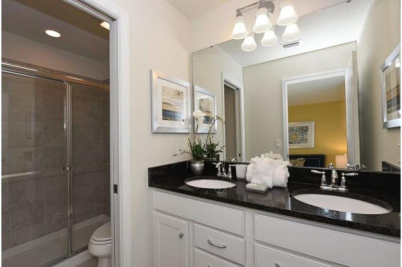 Stunning 8 Bedroom 6 Bath Pool In Windsor At Westside