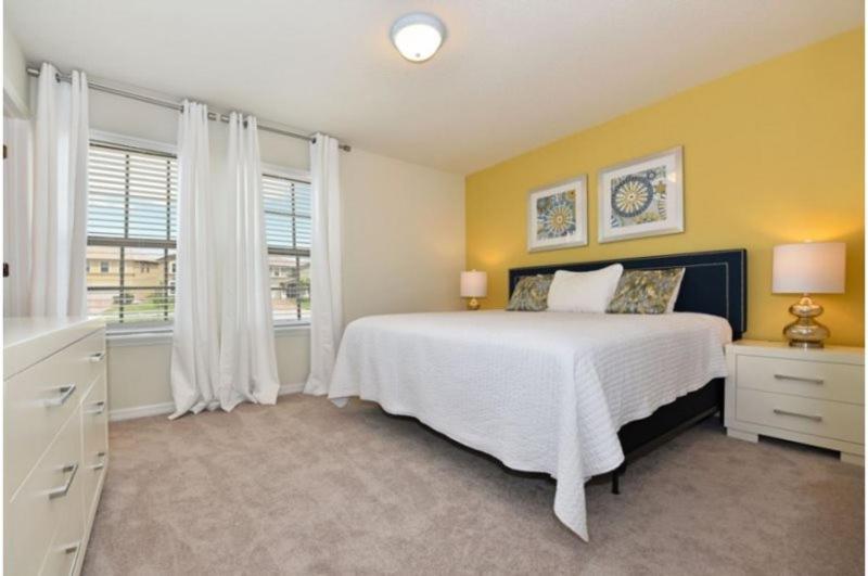 Stunning 8 Bedroom 6 Bath Pool In Windsor At Westside Holiday home