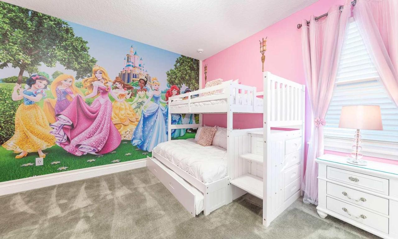 Colorful 8 Bdrm With Theater At Encore Holiday home