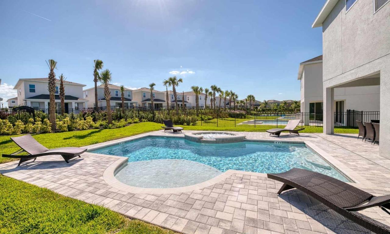 Airy 6 Bdrm Abode With Theater In Encore