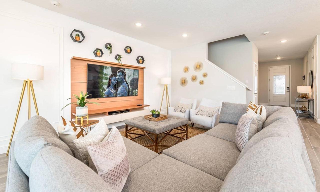 Dazzling 8 Bdrm With Putting At Encore Holiday home