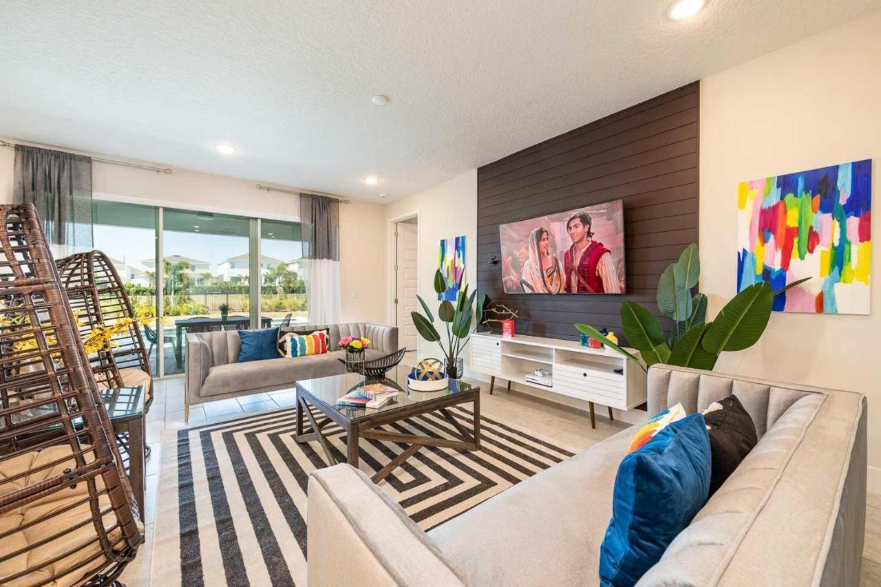 Colorful 8 Bdrm With Theater At Encore Orlando