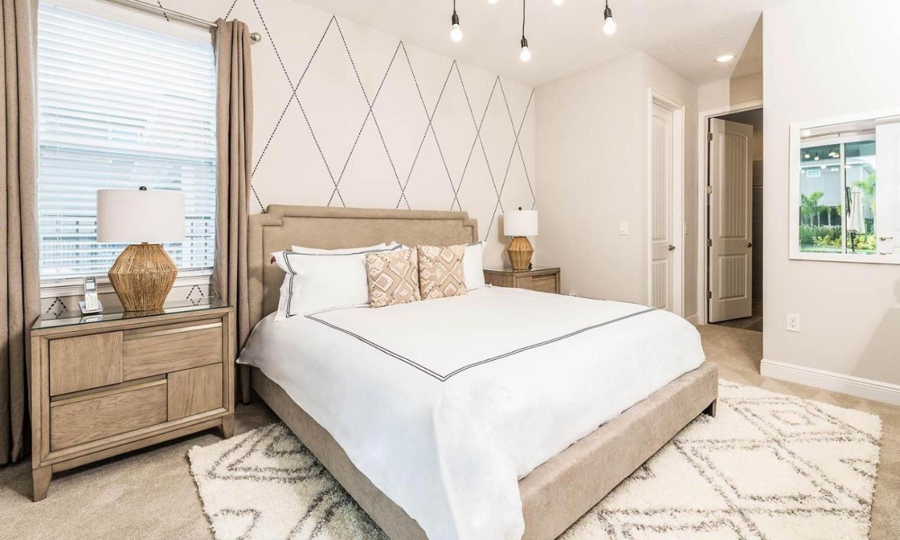 Dazzling 8 Bdrm With Putting At Encore *
