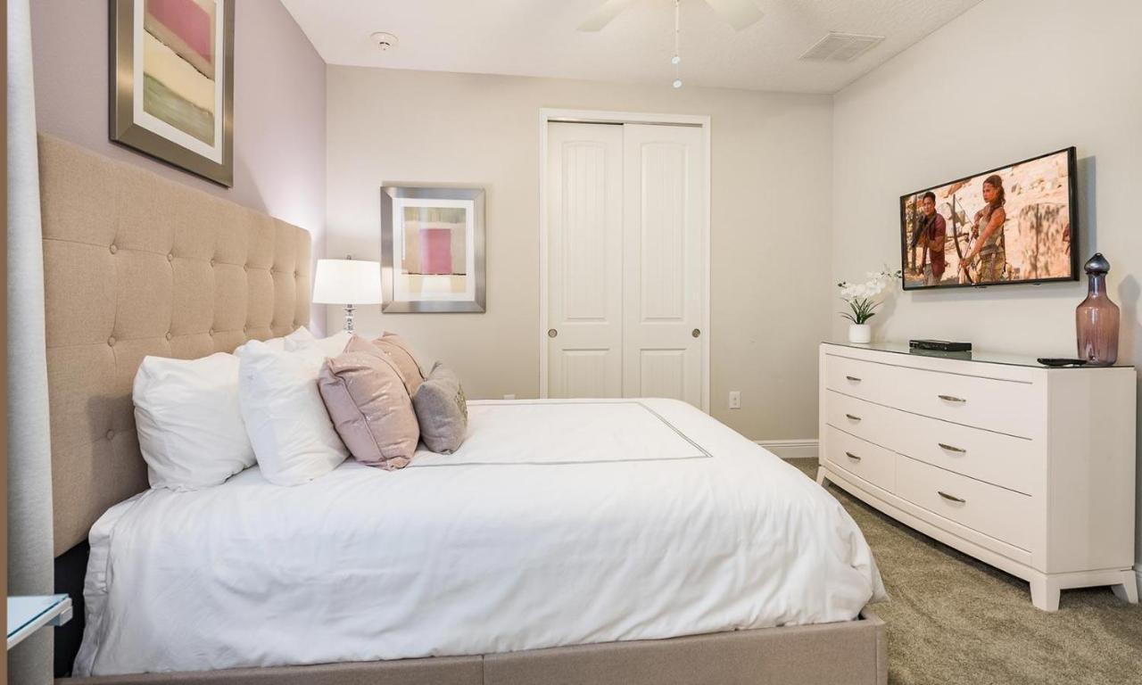 Spacious 8 Bdrm With South Facing Pool In Encore Holiday home