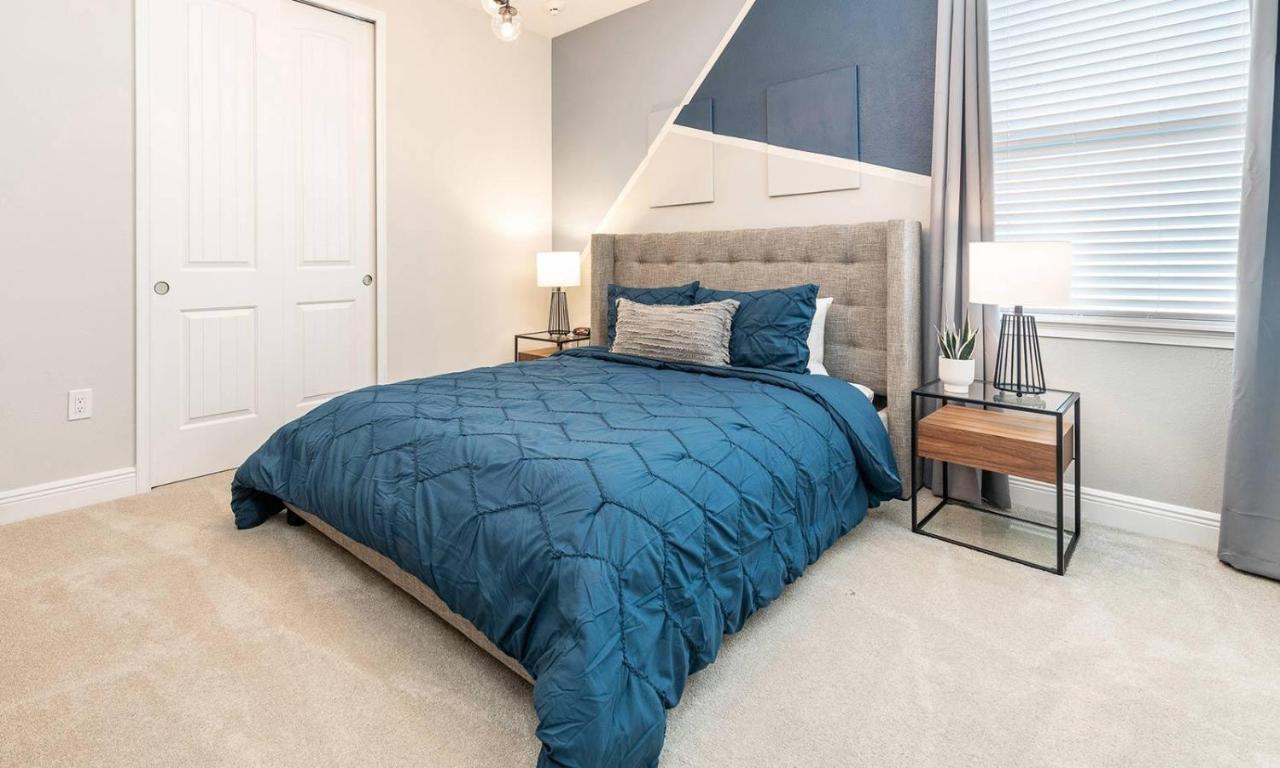 Dazzling 8 Bdrm With Putting At Encore Holiday home *