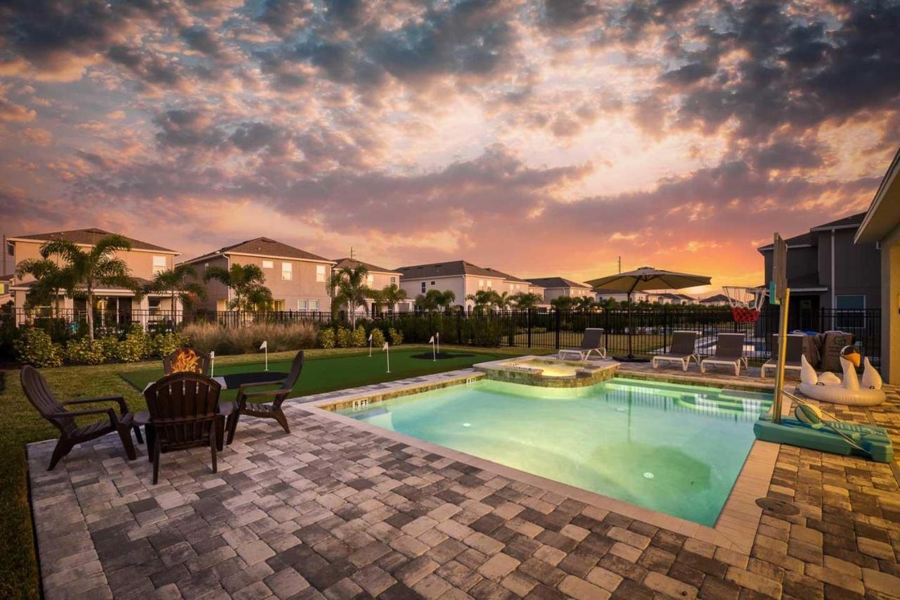 Holiday home Dazzling 8 Bdrm With Putting At Encore Orlando