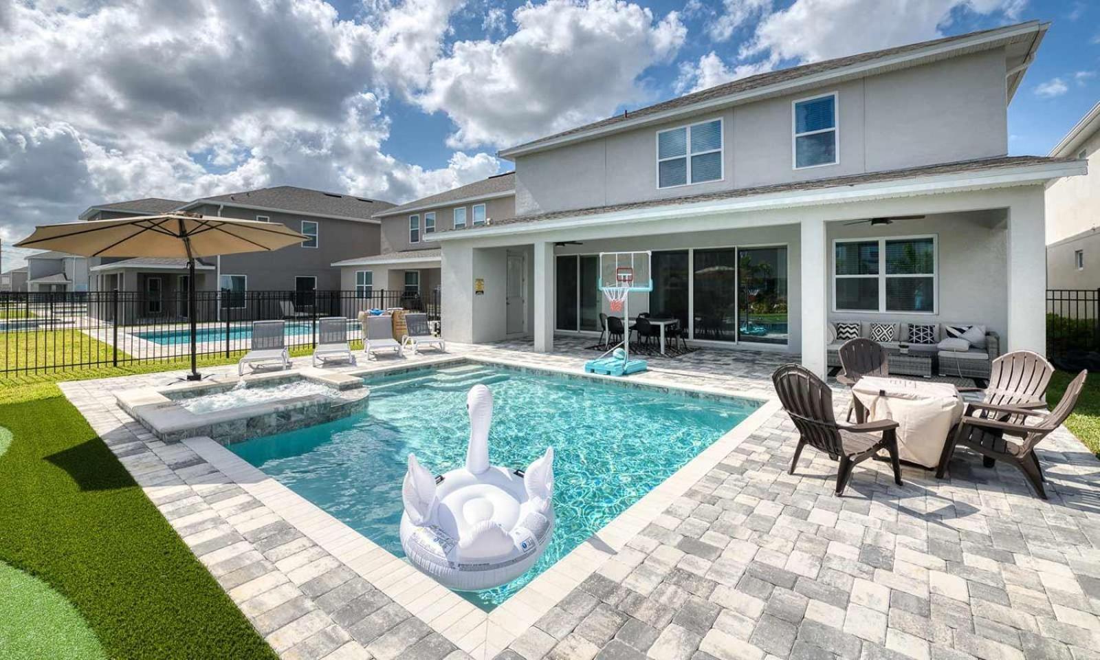 Dazzling 8 Bdrm With Putting At Encore Holiday home *