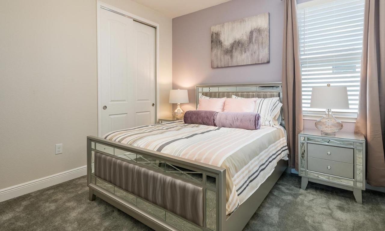 Airy 6 Bdrm Abode With Theater In Encore *