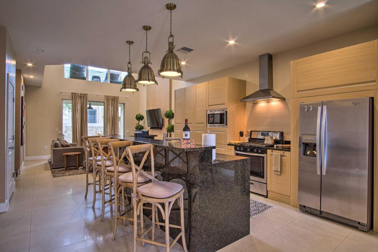 Spacious Magic Village Townhome About 1 Mi To Disney! Holiday home Orlando