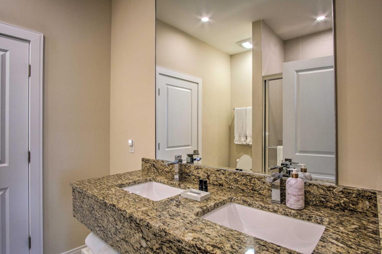 Spacious Magic Village Townhome About 1 Mi To Disney! Holiday home