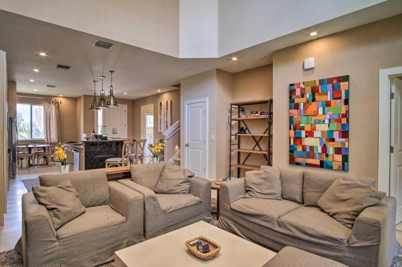Spacious Magic Village Townhome About 1 Mi To Disney! Holiday home Orlando