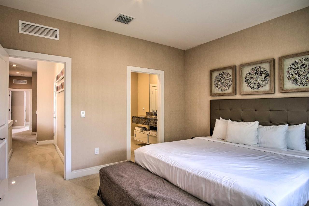 Spacious Magic Village Townhome About 1 Mi To Disney! Holiday home Orlando